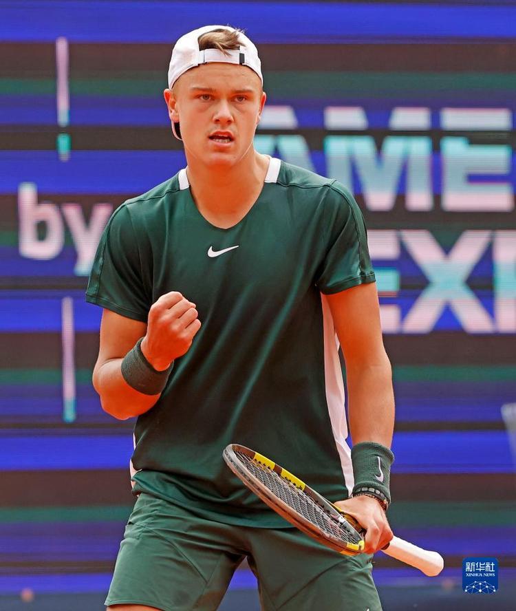 曹赟定与斯 曹赟定与斯