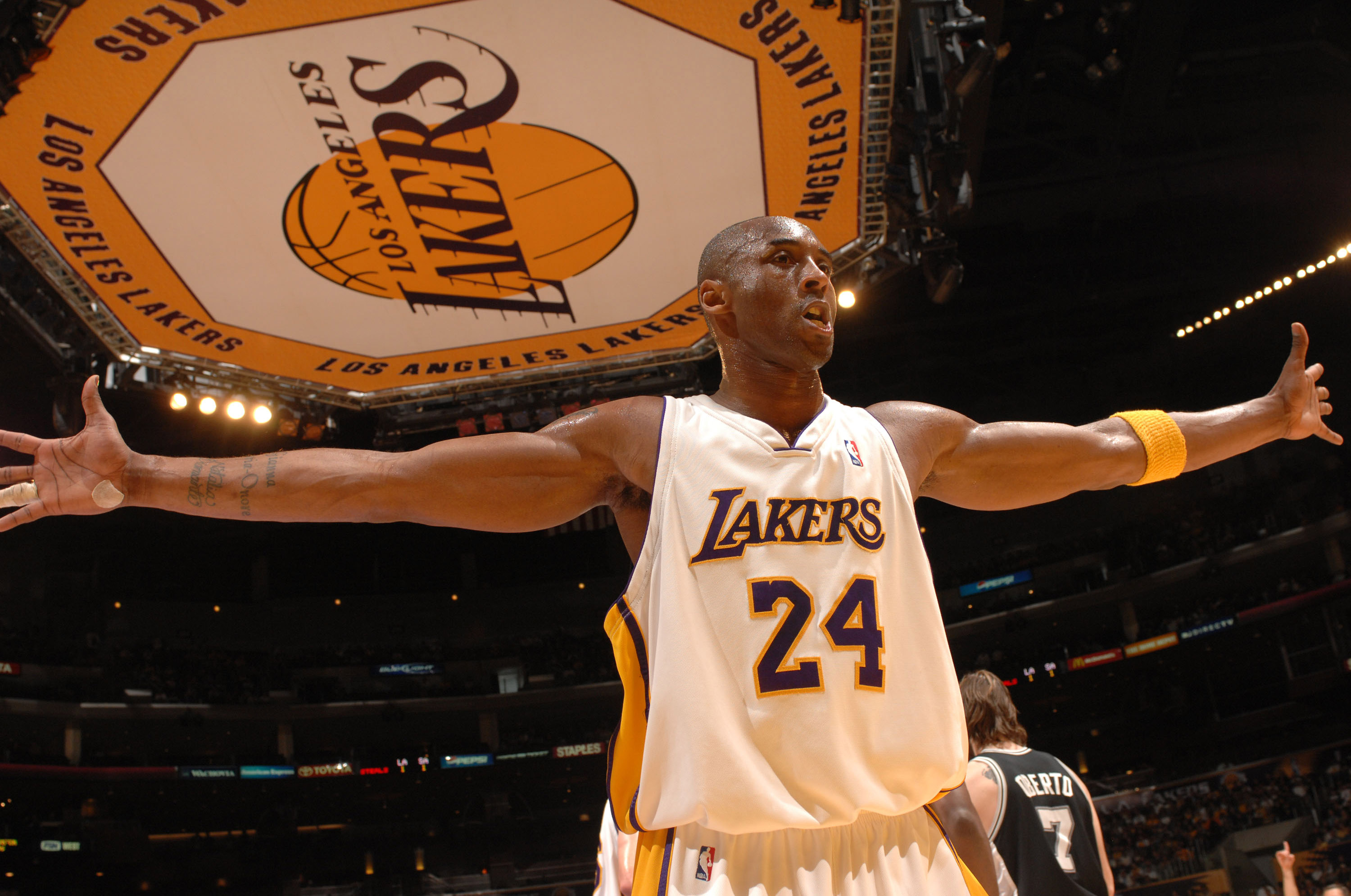 足球比赛不 足球比赛不