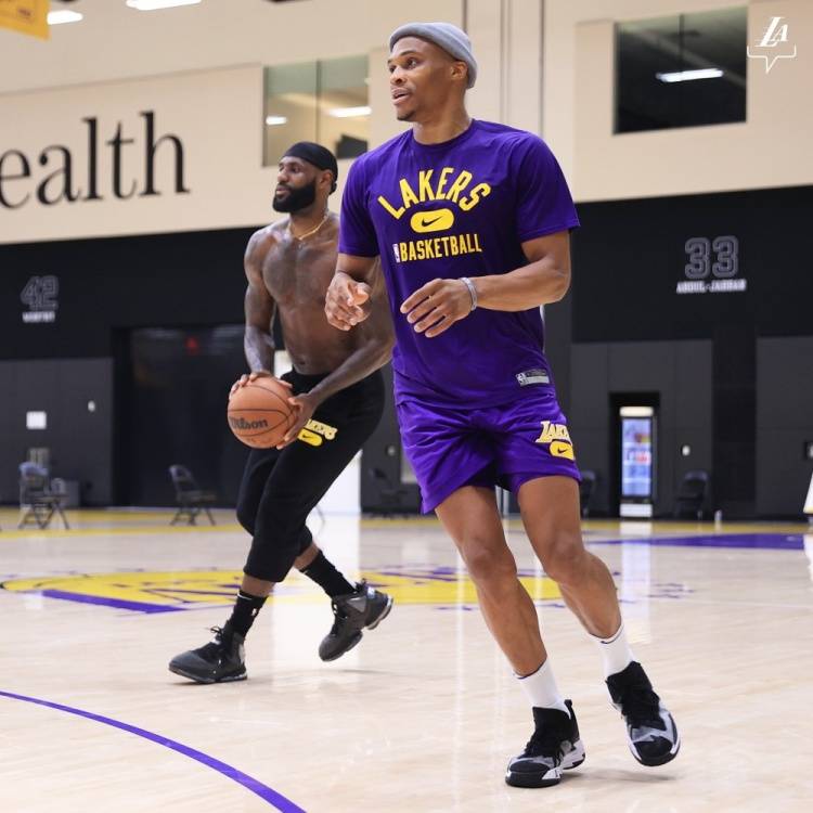 杨瀚森先以 杨瀚森先以